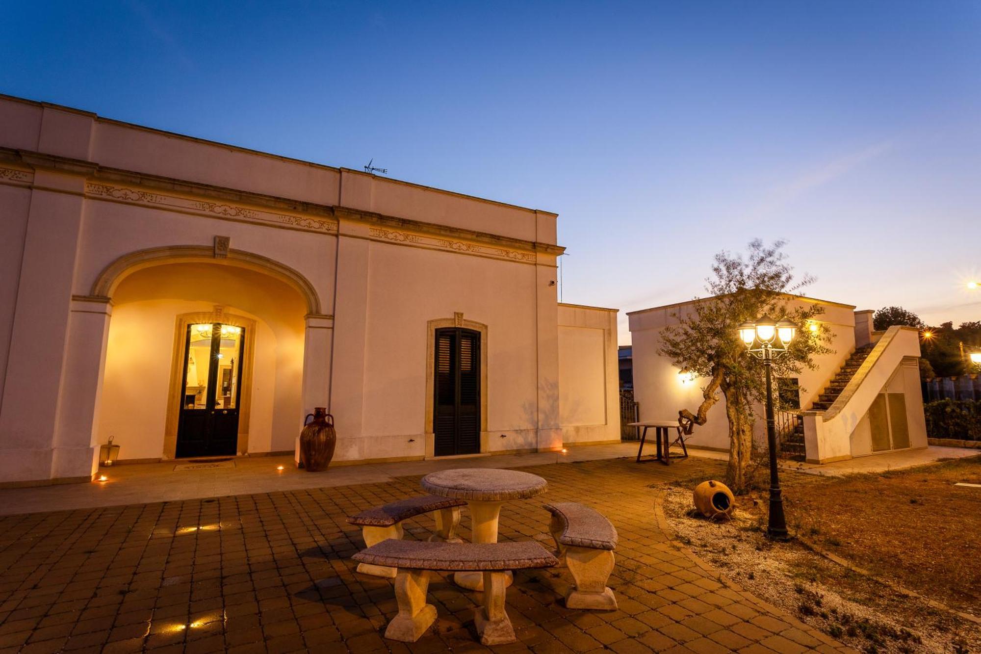 Affittacamere Giardino Delle Zie-Vicino Ospedale Cardinale Panico 特里卡塞 外观 照片