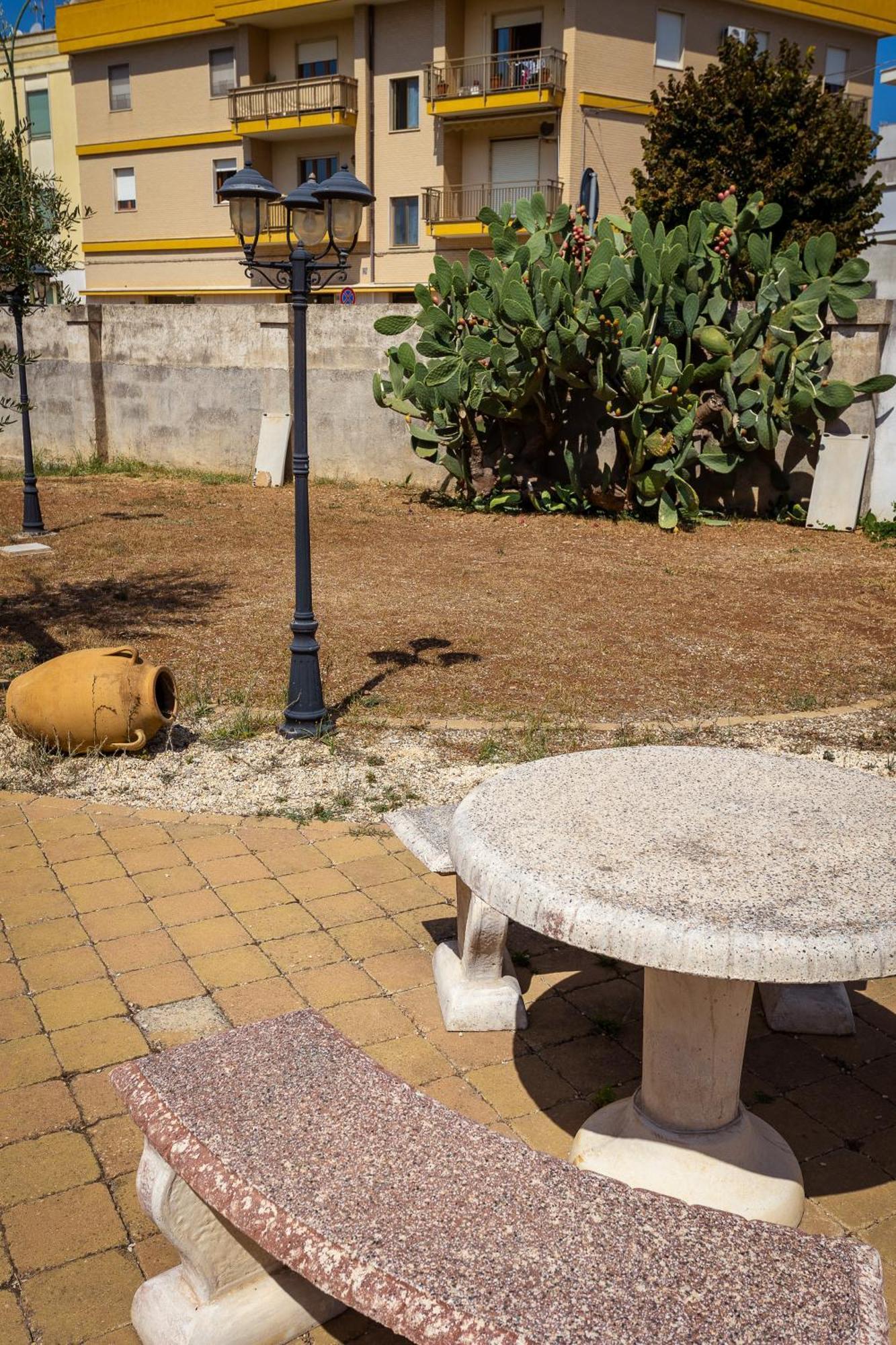 Affittacamere Giardino Delle Zie-Vicino Ospedale Cardinale Panico 特里卡塞 外观 照片