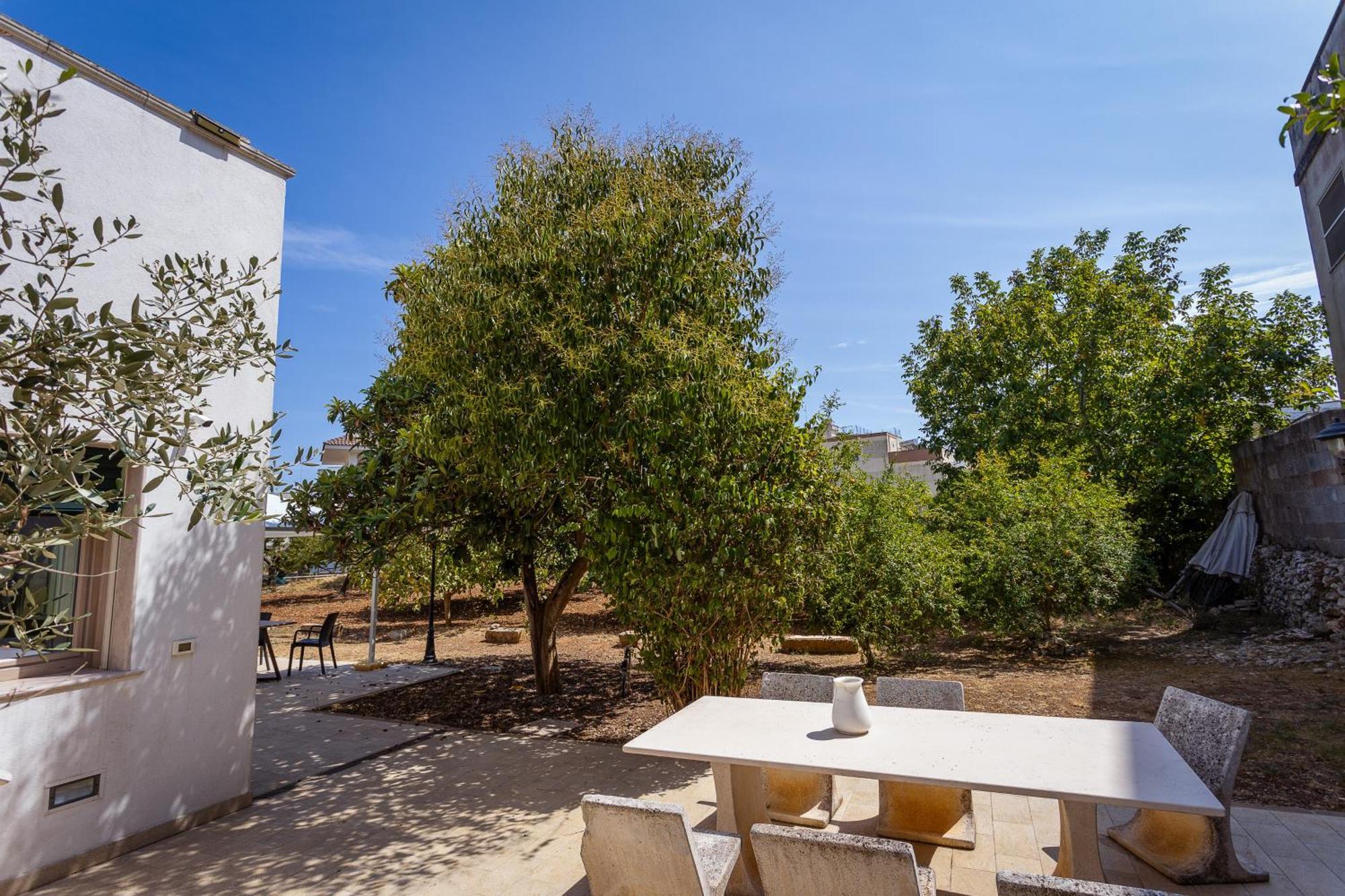 Affittacamere Giardino Delle Zie-Vicino Ospedale Cardinale Panico 特里卡塞 外观 照片